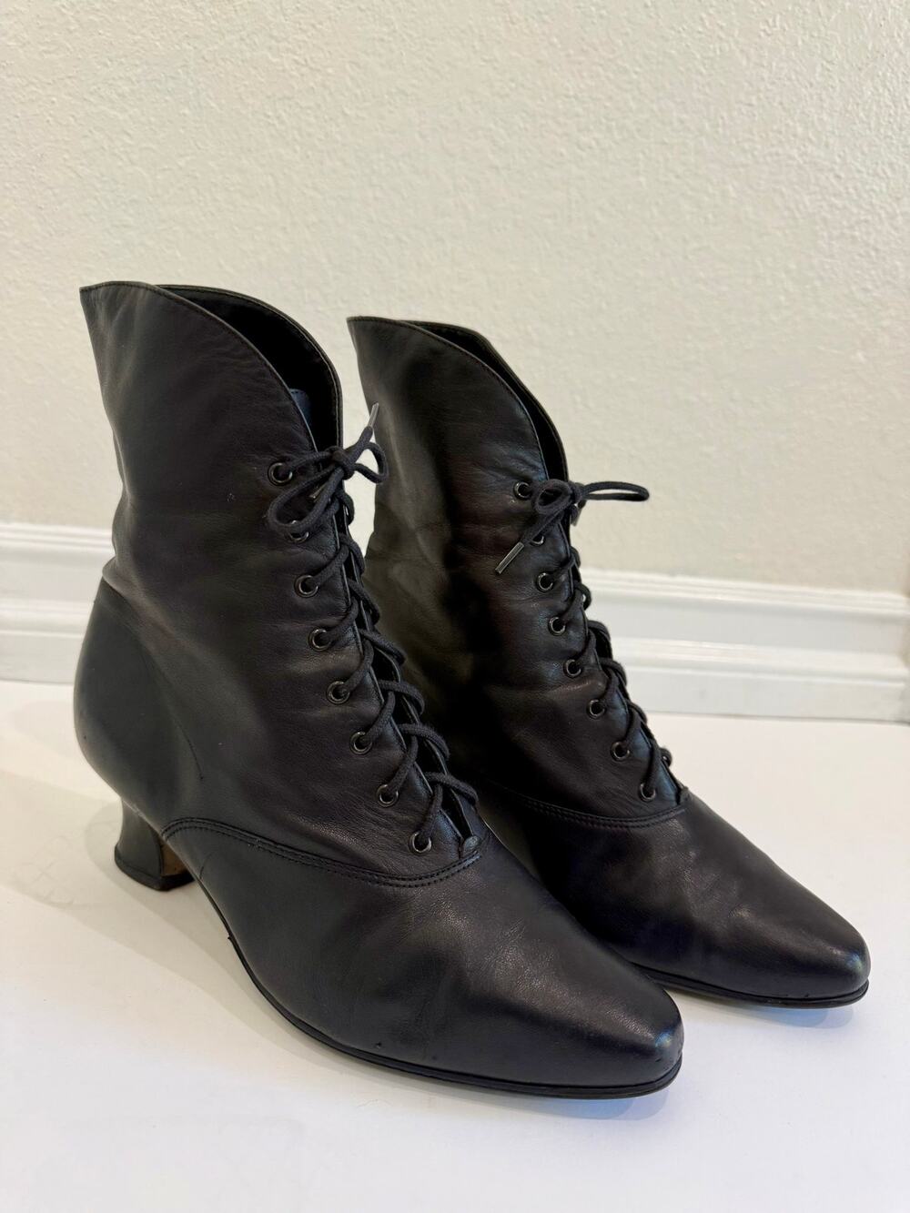Vintage Black Leather Lace Up Ankle Boots 90s Dark Academia Size 6.5 Nine West